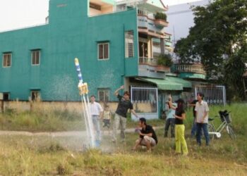 Hướng dẫn làm tên lửa nước có dù