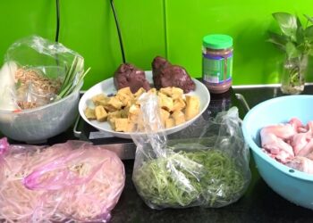 Hướng dẫn nấu bún riêu giò heo