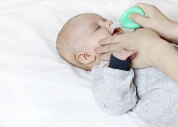Hướng dẫn rửa mũi cho trẻ sơ sinh