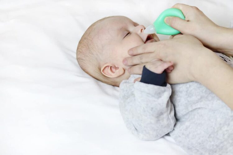 Hướng dẫn rửa mũi cho trẻ sơ sinh