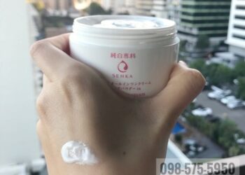 Kem dưỡng trắng da senka review sheis