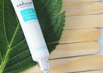 Review kem trị mụn sakura